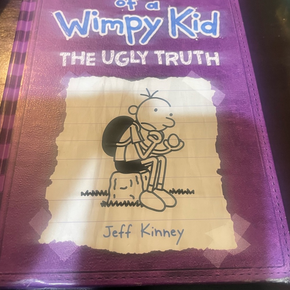 Diary of a Wimpy Kid: The Ugly Truth - Vibrant Purple Edition